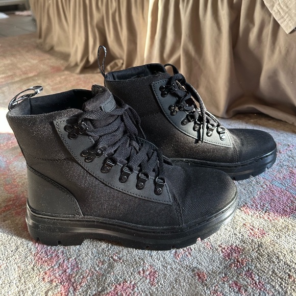 • Dr. Martens Women’s Boot • - Picture 2 of 6